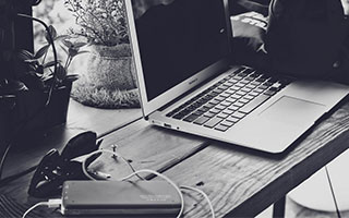 如果你刚点了那种“爆料链接”，先停一下：这种“伪装成工具软件”用“升级通道”让你安装远控